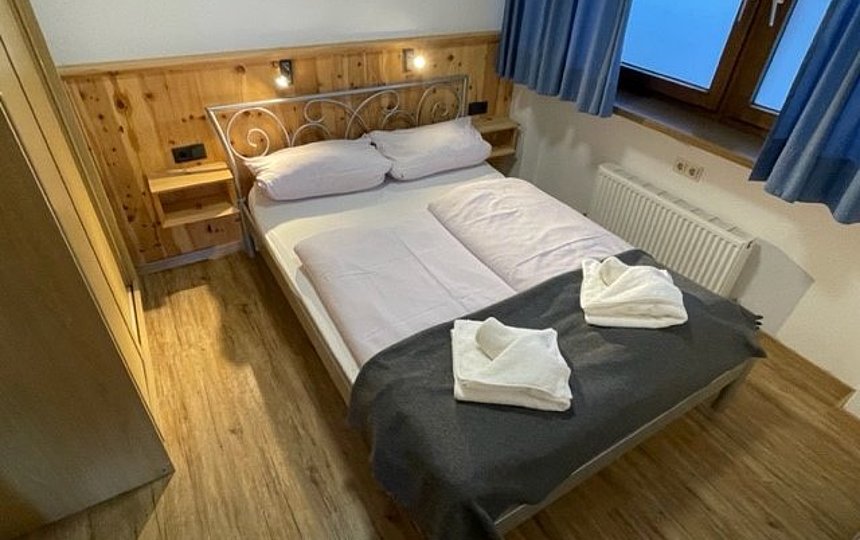 Schlafzimmer in einem der Appartements im Gästehaus Garber